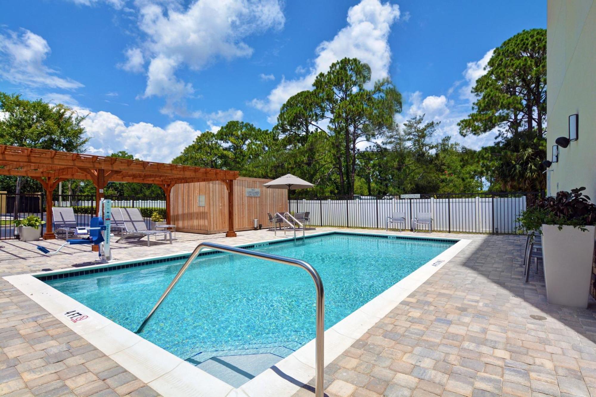 Towneplace Suites By Marriott Jacksonville East Екстериор снимка