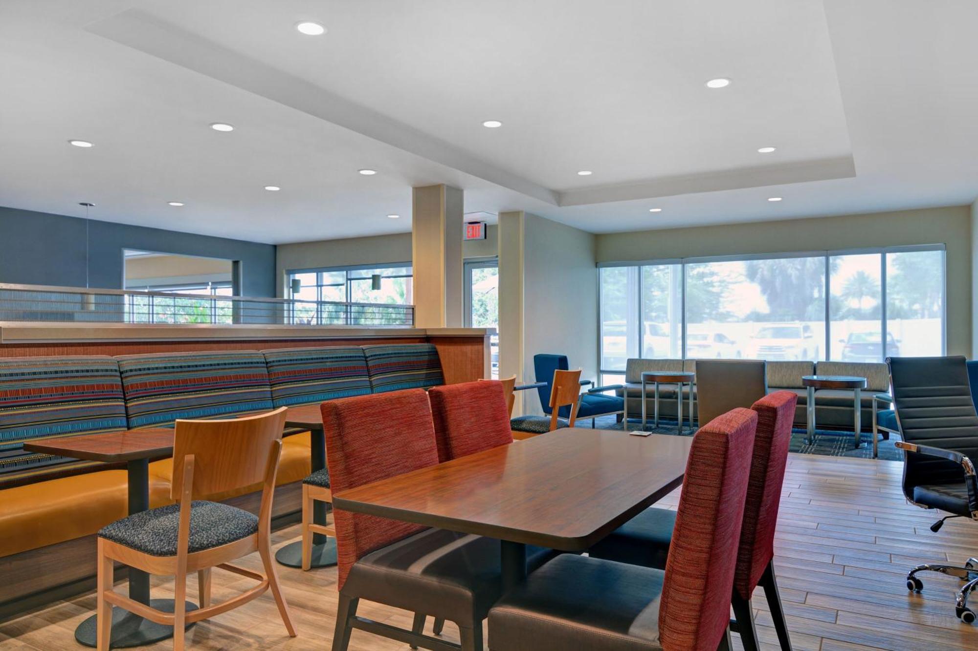 Towneplace Suites By Marriott Jacksonville East Екстериор снимка