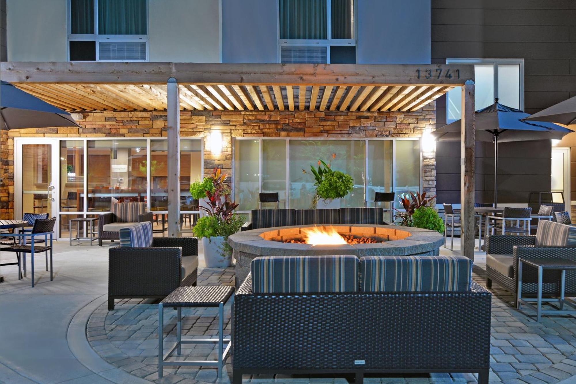 Towneplace Suites By Marriott Jacksonville East Екстериор снимка